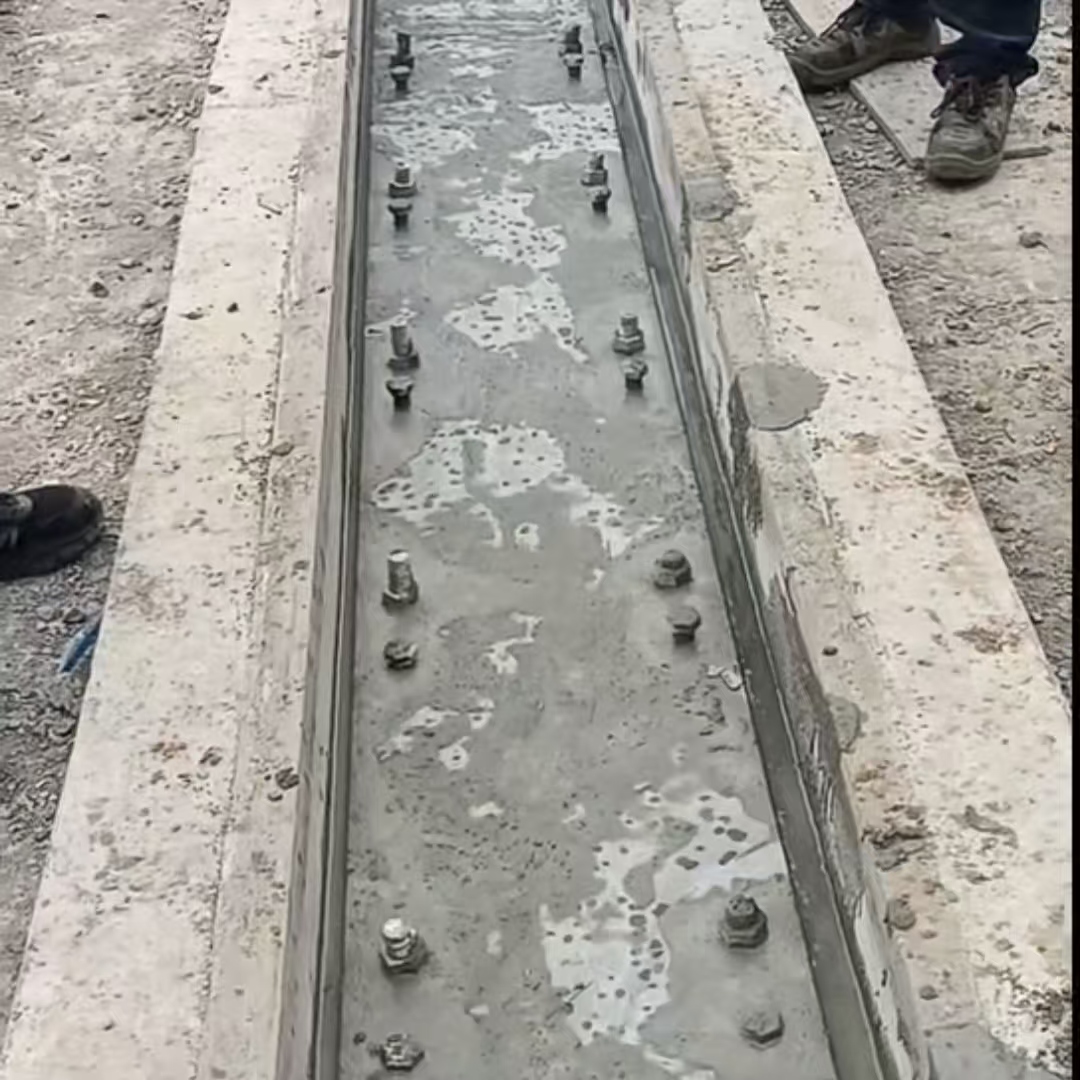班玛港口码头起重机龙门吊重型机械设备稳固用早强快凝轨道胶泥